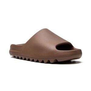NEW Adidas Yeezy
YEEZY "Flax" slides